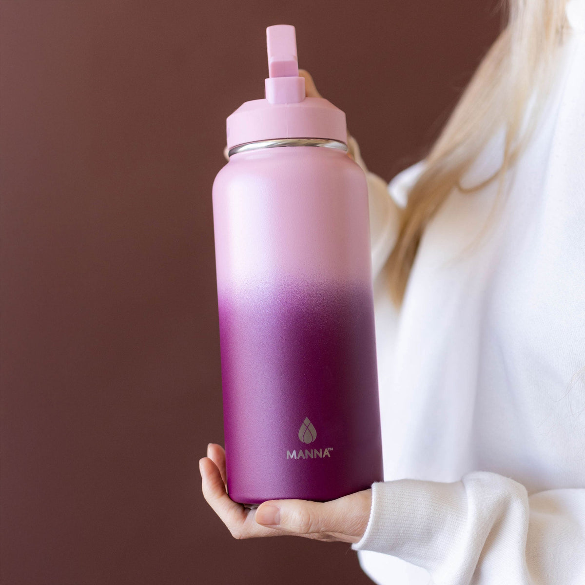 32-oz-powel-bottle-y0 32_Manna_Website_Lifestyles-2.jpg